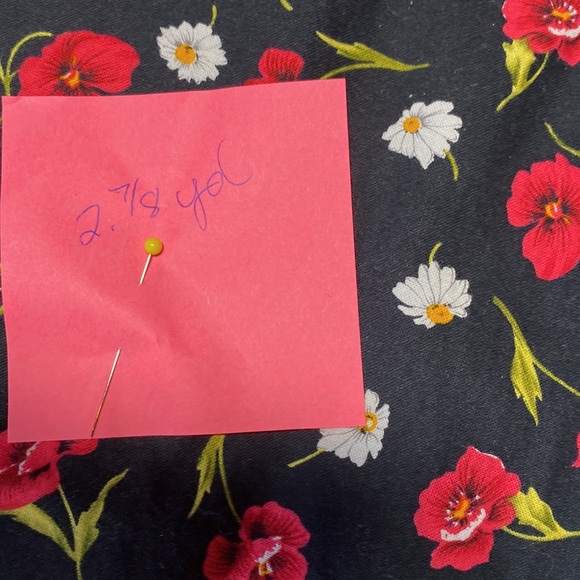 COPY - Red Pansies & White Daisies w/black background 💯% Cotton! ❤️🤍🖤 by the ya… - Picture 3 of 5